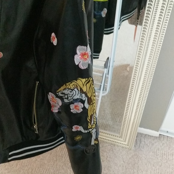 Fun trendy jacket - Picture 2 of 5